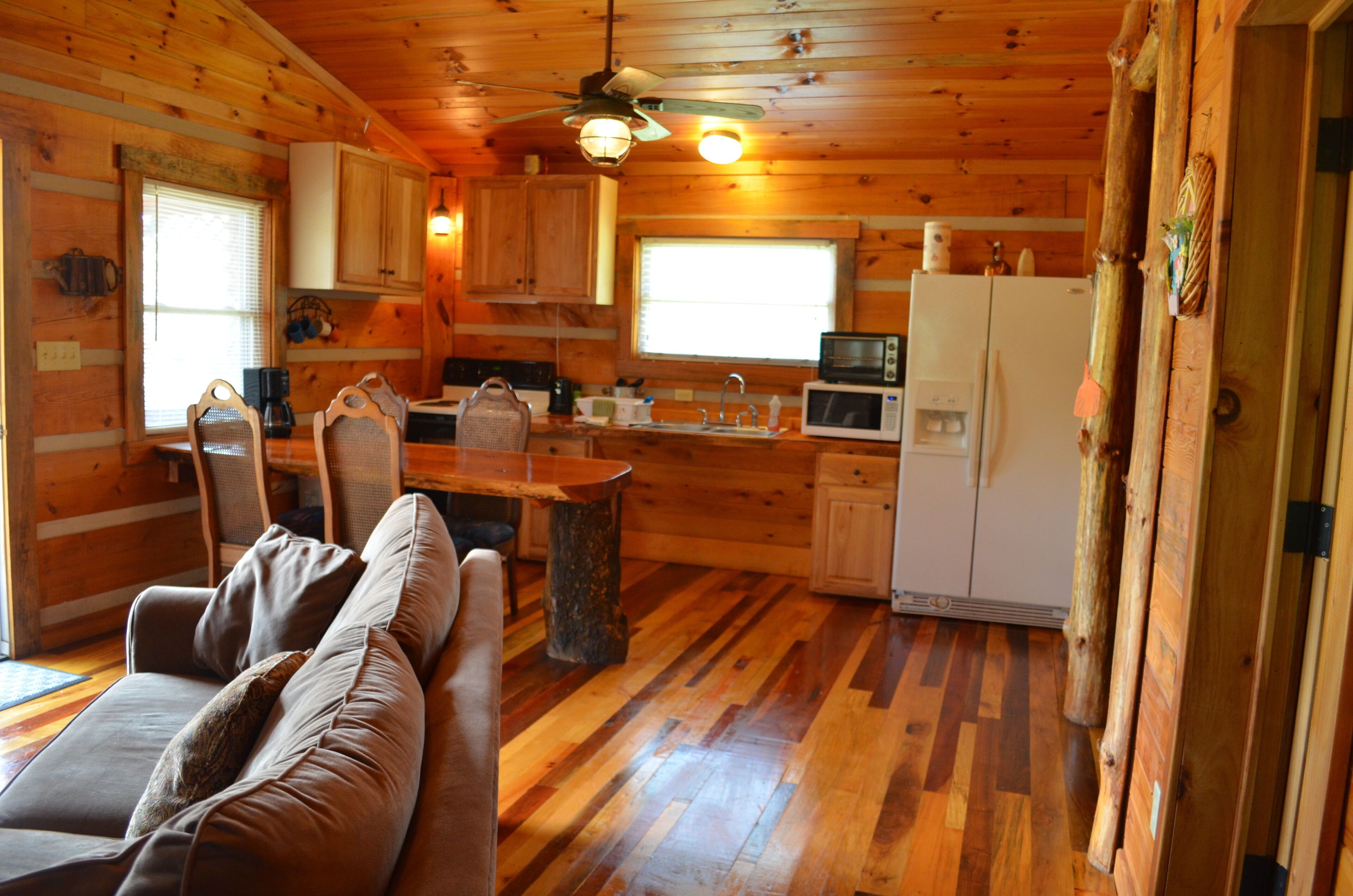 Riverfront Log Cabin, Hot Tub, Pet-Friendly, Universal Access