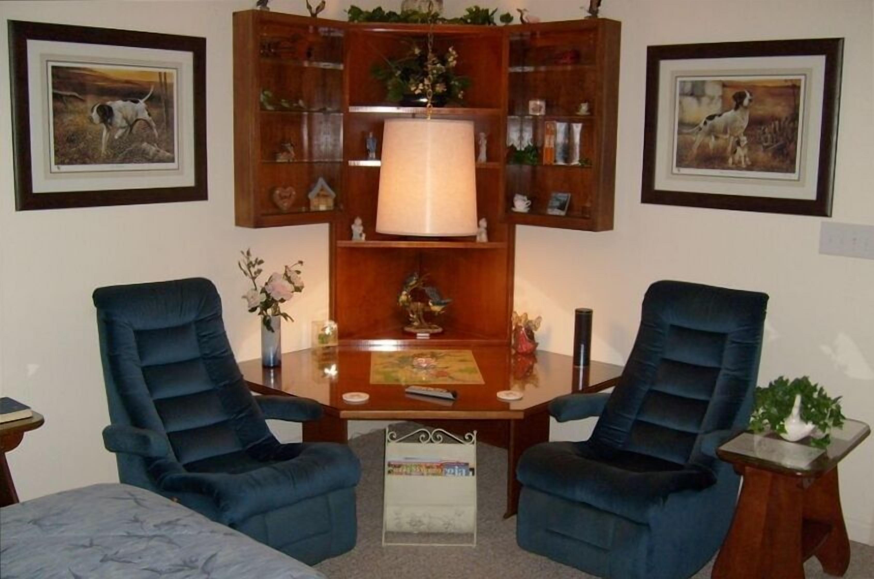 Oak Pointe Studio Cottage ~~~ Your Next Mountain Getaway