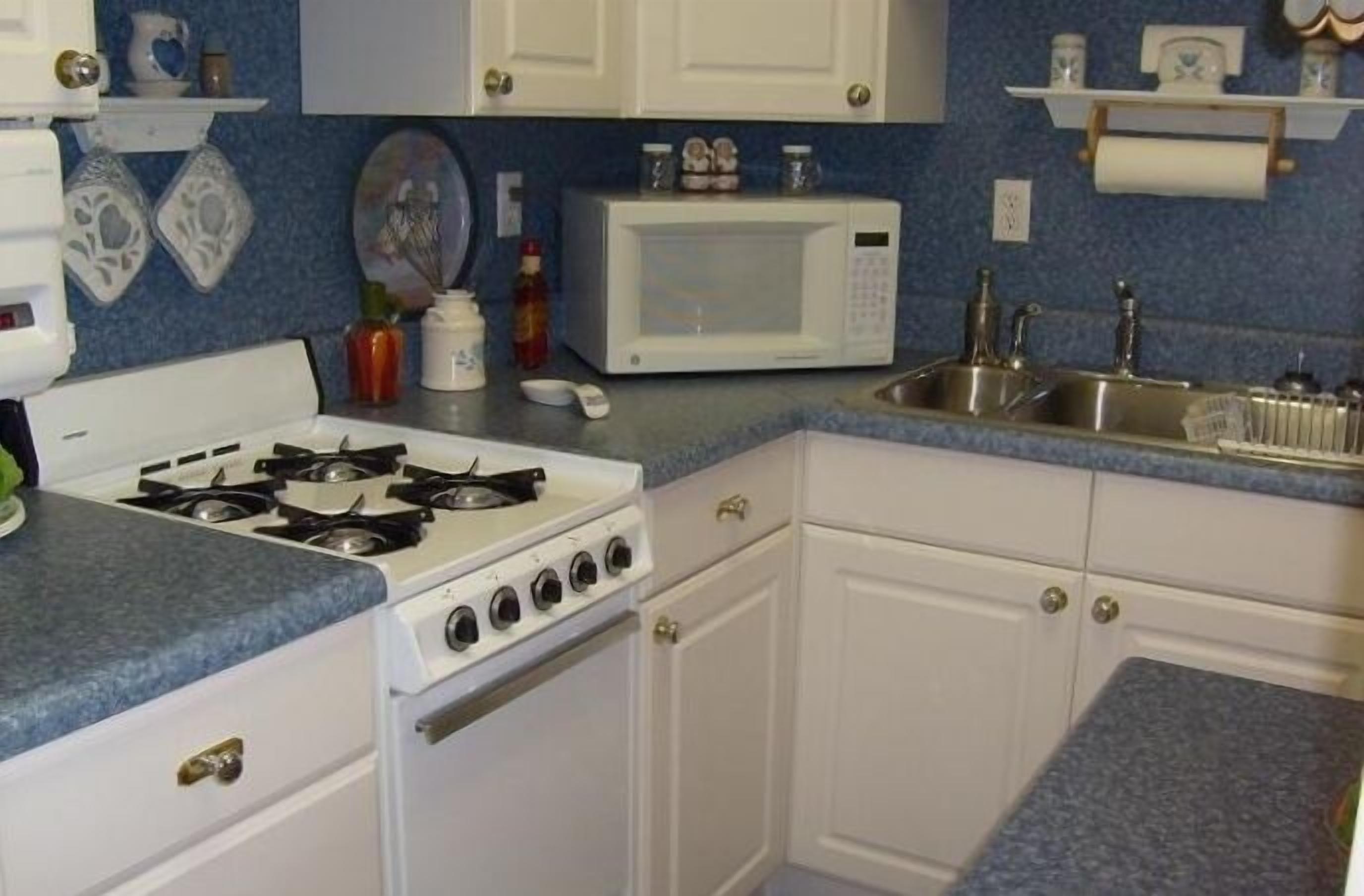 Oak Pointe Studio Cottage ~~~ Your Next Mountain Getaway