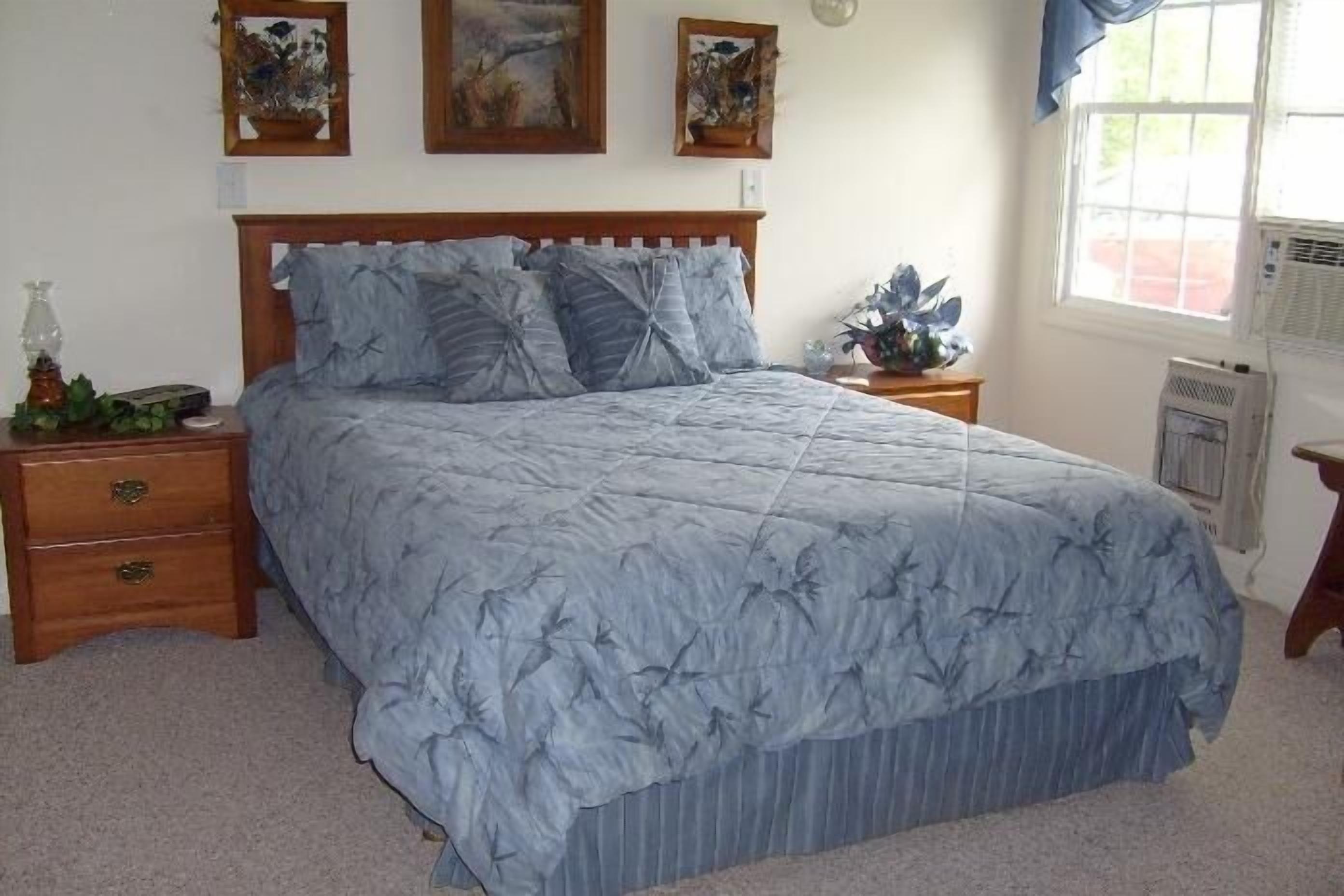 Oak Pointe Studio Cottage ~~~ Your Next Mountain Getaway