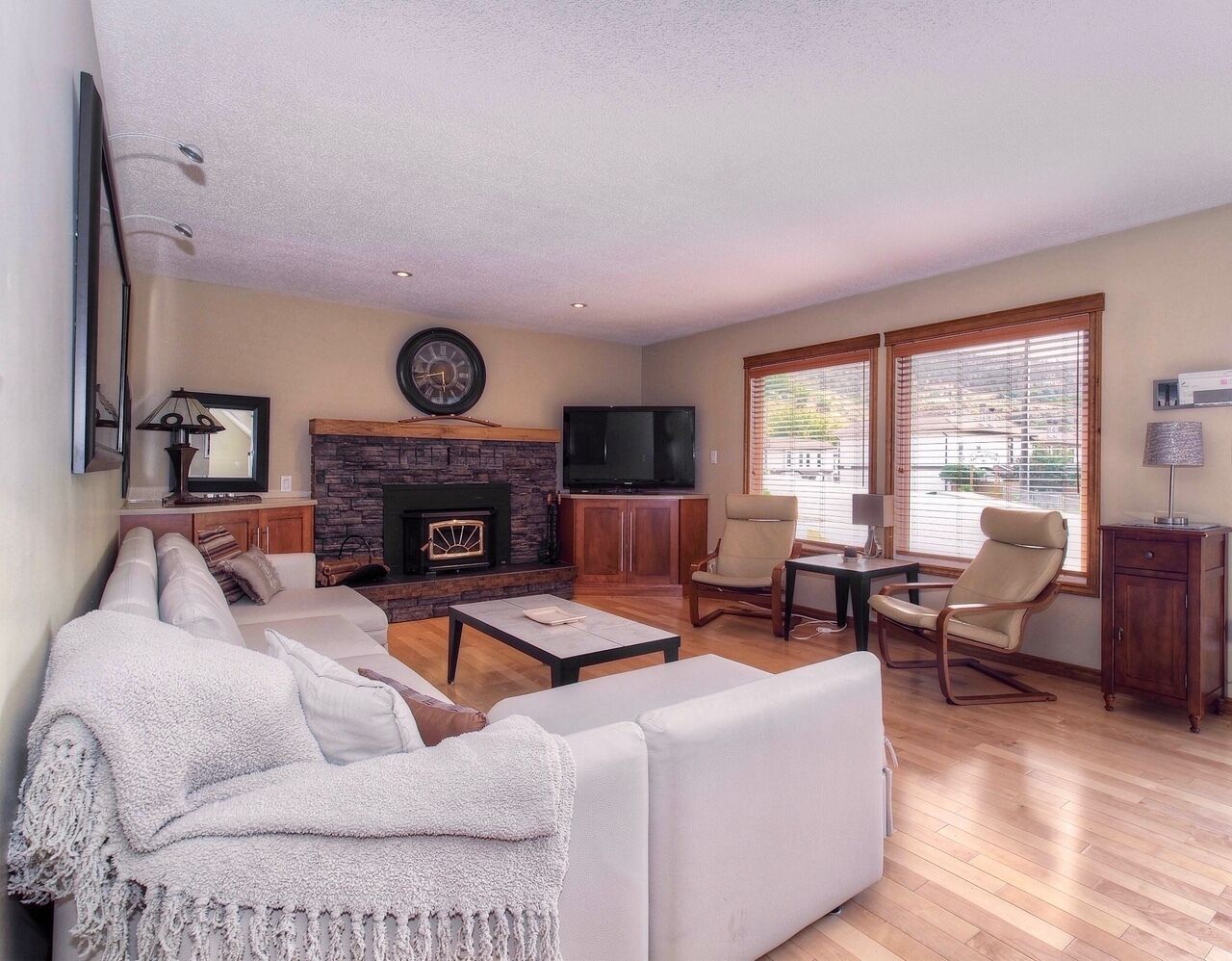 Spacious Vacation Property with Relaxing Backyard Living Space.