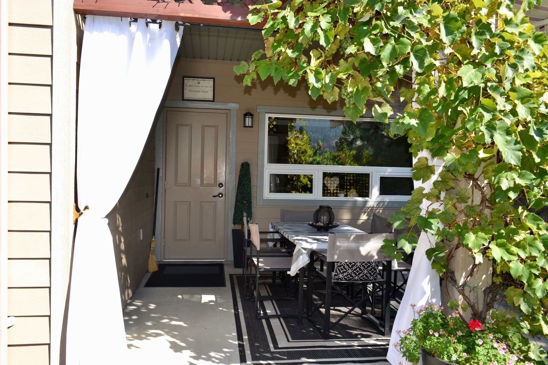 Poolside Retreat, Peachland