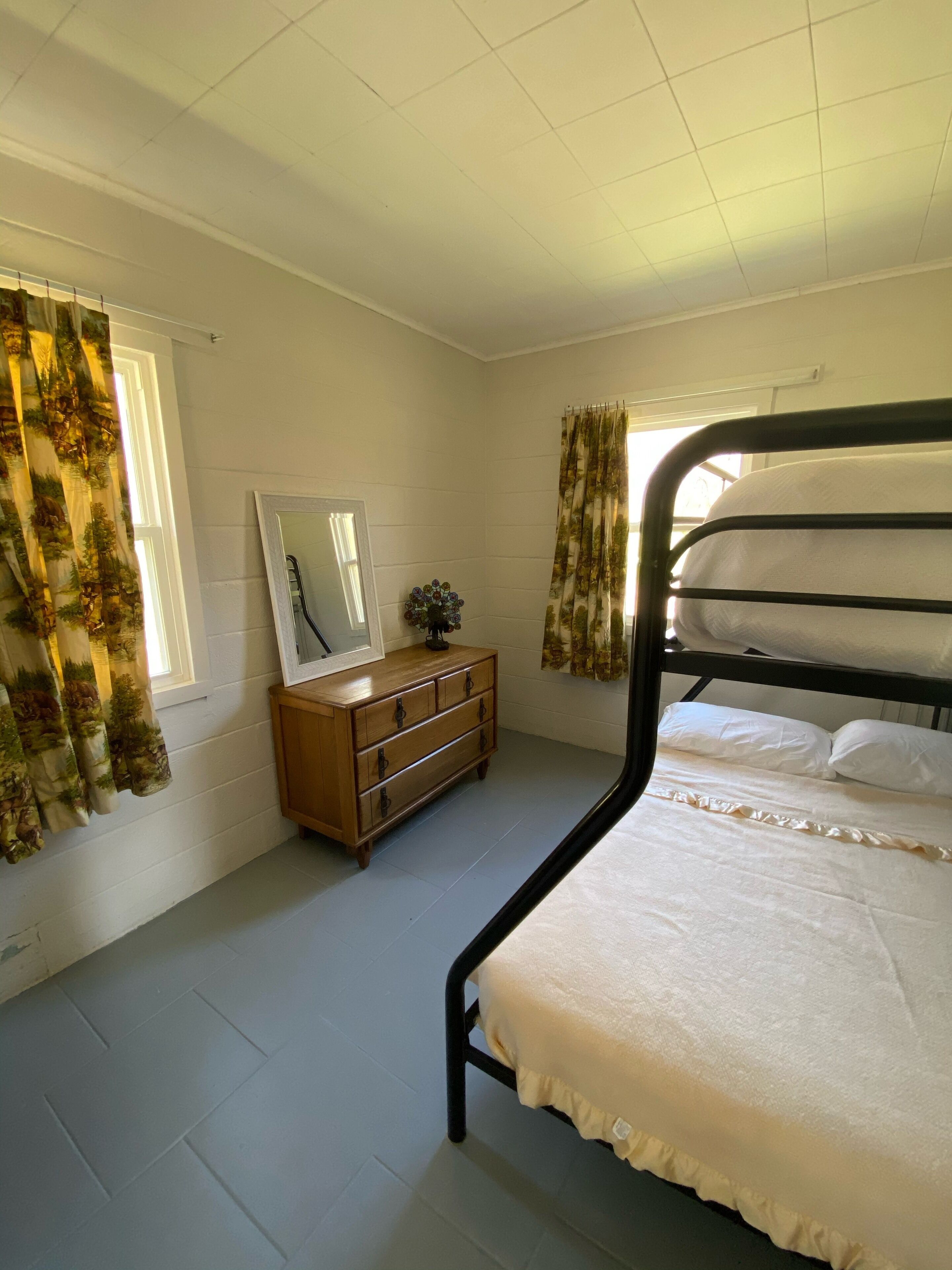 Fireside Cottage - Lakefront Cottages On Semi-private Lake, Beach, Boats, Fun!