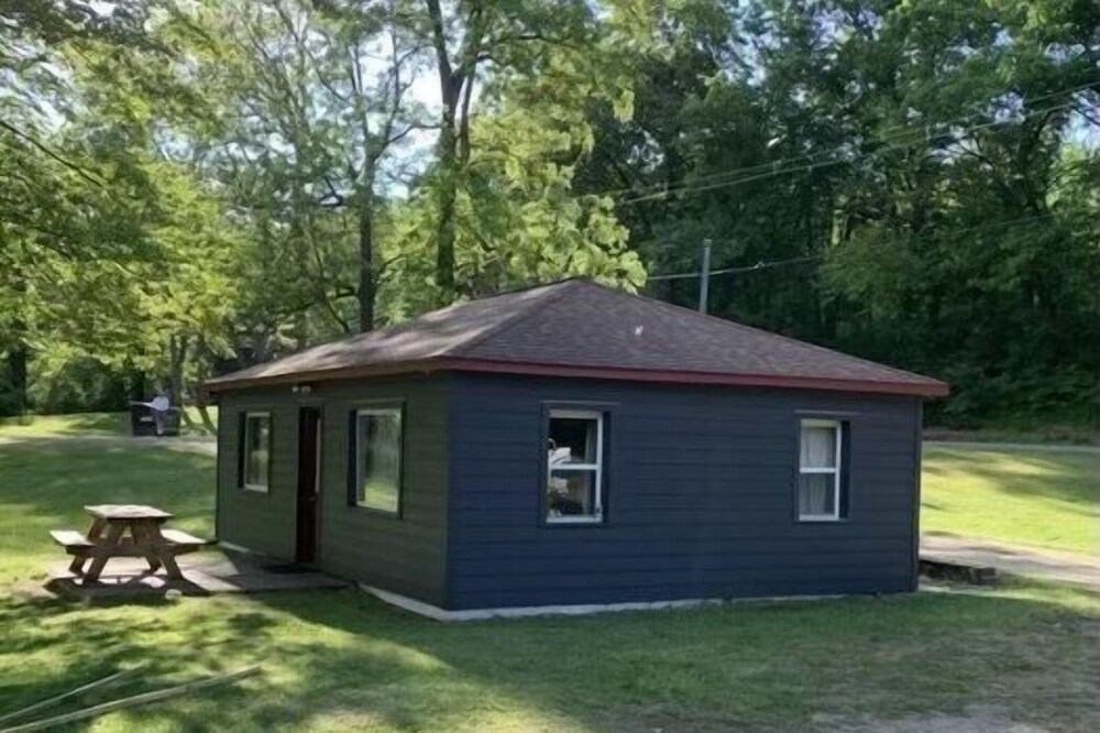 Fireside Cottage - Lakefront Cottages On Semi-private Lake, Beach, Boats, Fun!