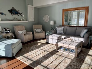 Smart TV, lareira, DVD player, videoteca