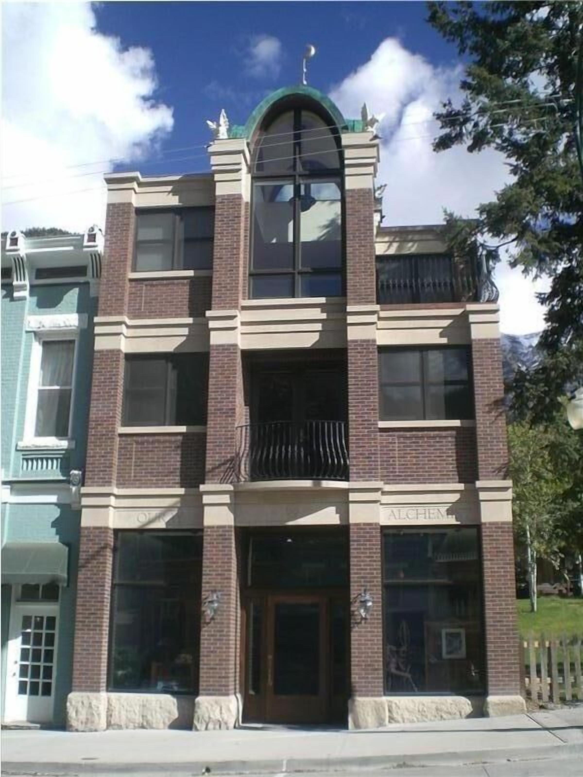 Ouray Penthouse Suite New & Quiet  Best 360 Views! Pristine Clean Private Garage