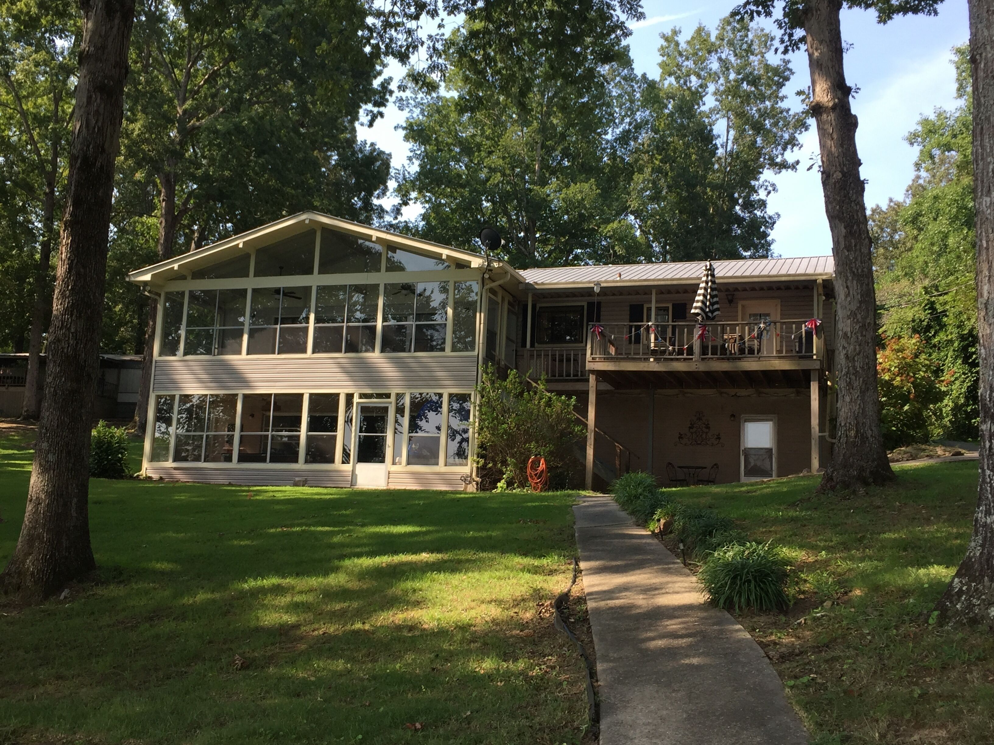 Sweet Home Alabama on Smith Lake