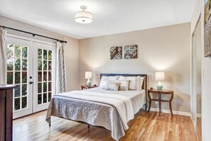 2 多间卧室、熨斗/熨衣板、免费 WiFi、床单