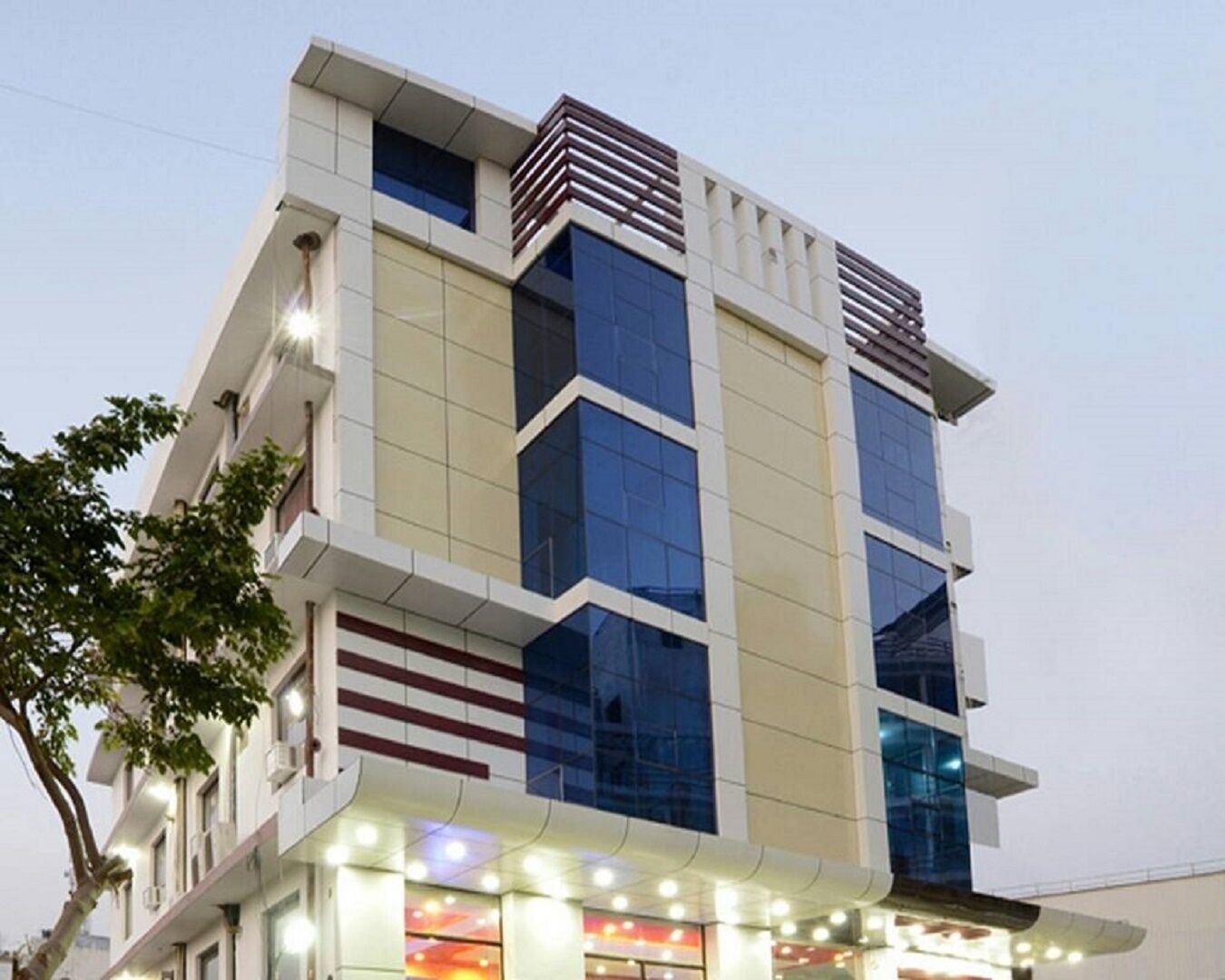 Hotel Taj Galaxy, Agra ( A Boutique Hotel )