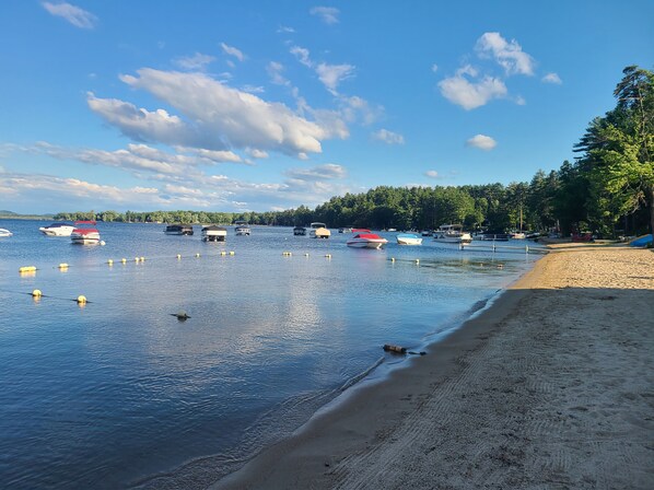 Beach nearby, sun-loungers, beach towels