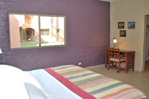 2 habitaciones, escritorio, wifi y ropa de cama 