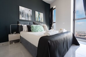 Design Penthouse, 4 Bedrooms, Accessible, Tower | Premium bedding, in-room safe, individually decorated