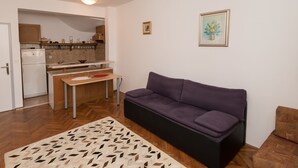 Apartment, 1 Bedroom, Terrace (A7) | Private kitchenette | Fridge, stovetop, electric kettle, cookware/dishes/utensils - Apartmani Villa Kresic (Neum)