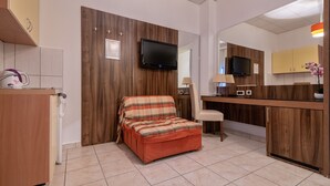 Apartment, Ground Floor (A14) | Private kitchenette | Fridge, stovetop, electric kettle, cookware/dishes/utensils - Apartmani Villa Kresic (Neum)
