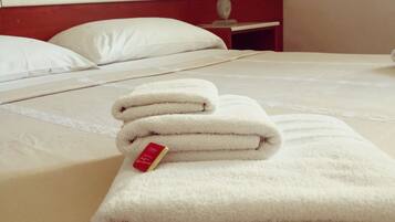 Tripla Classic | Una scrivania, tende oscuranti, Wi-Fi gratuito, lenzuola