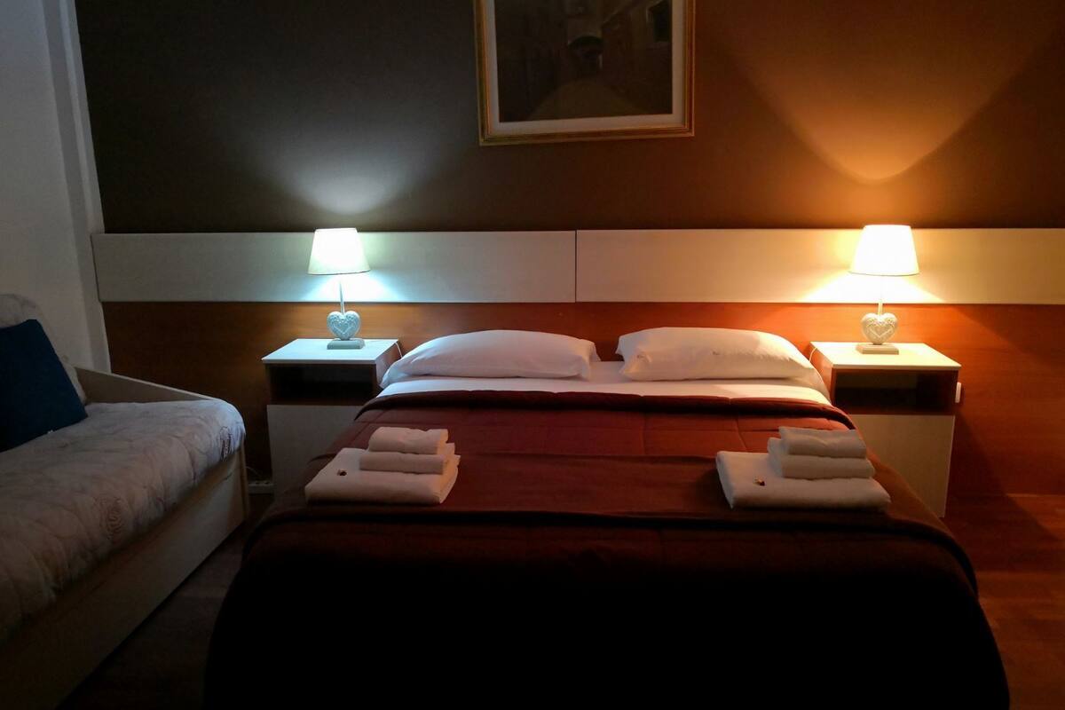 Classic Double or Twin Room, Non Smoking | Desk, blackout drapes, free WiFi, bed sheets