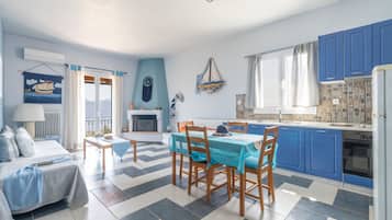 Panoramic Apartment (Olive) | Private kitchen | Full-sized fridge, oven, stovetop, coffee/tea maker