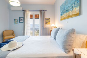 1 bedroom, Egyptian cotton sheets, premium bedding, pillow-top beds - Maistros Studios (Delphi)