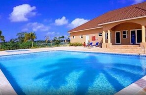 Outdoor pool - Drax Hall Manor (Ocho Rios)