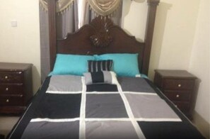 Rumah Mewah, Beberapa Tempat Tidur, Bebas Asap Rokok, pemandangan halaman | 2 kamar tidur dan didekorasi berbeda-beda