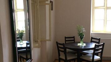 Suite, Non Smoking, Garden View | 1 bedroom, hypo-allergenic bedding, Select Comfort beds, desk
