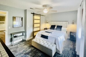 3 Schlafzimmer, Betten mit Memory-Foam-Matratzen, Schreibtisch