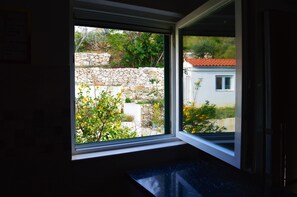 Interior - Apartment Antonio at beach in Ravnice, Omiš (Omiš)