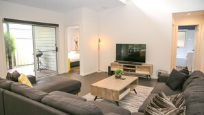 3 bedrooms, desk, travel cot, free WiFi