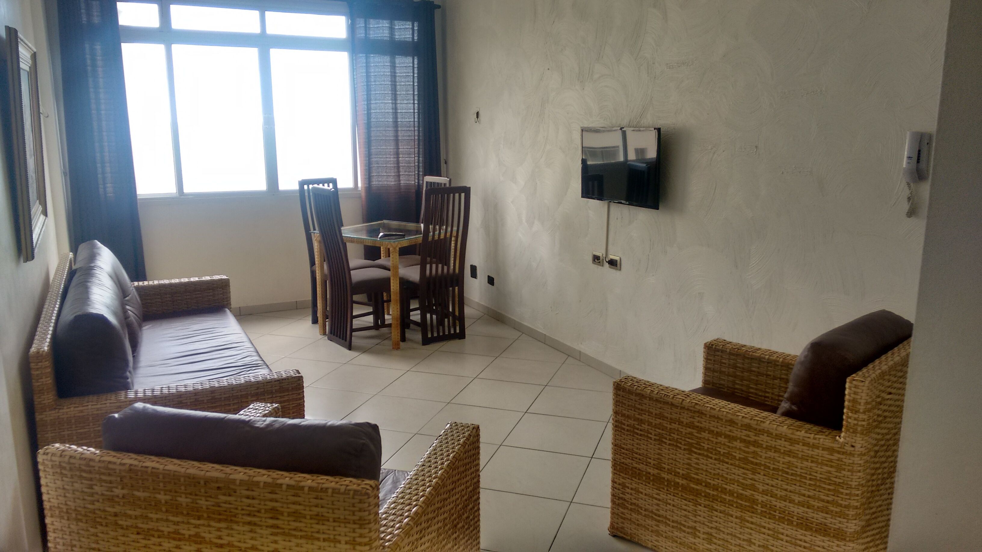 1Dorm Pitangueiras-Guarujá great location, wide view of the beach