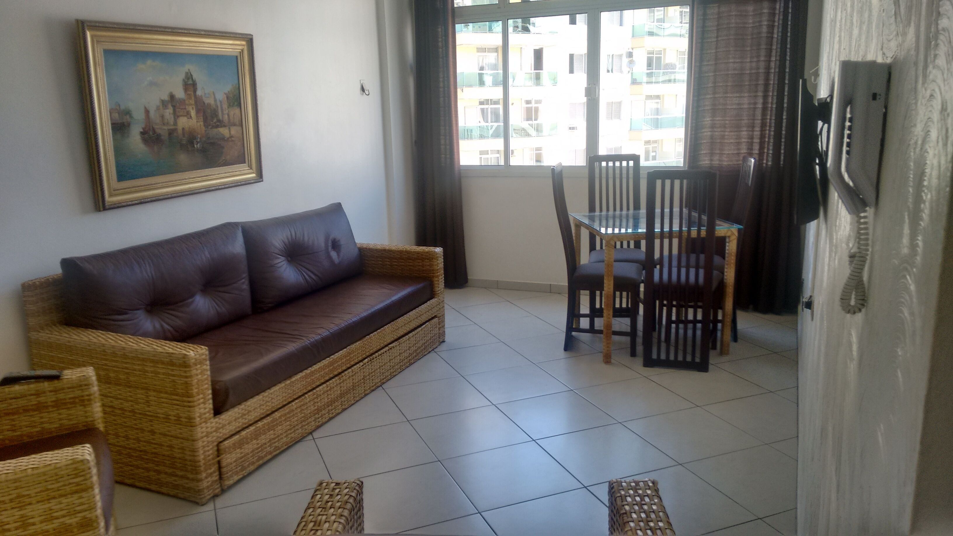 1Dorm Pitangueiras-Guarujá great location, wide view of the beach