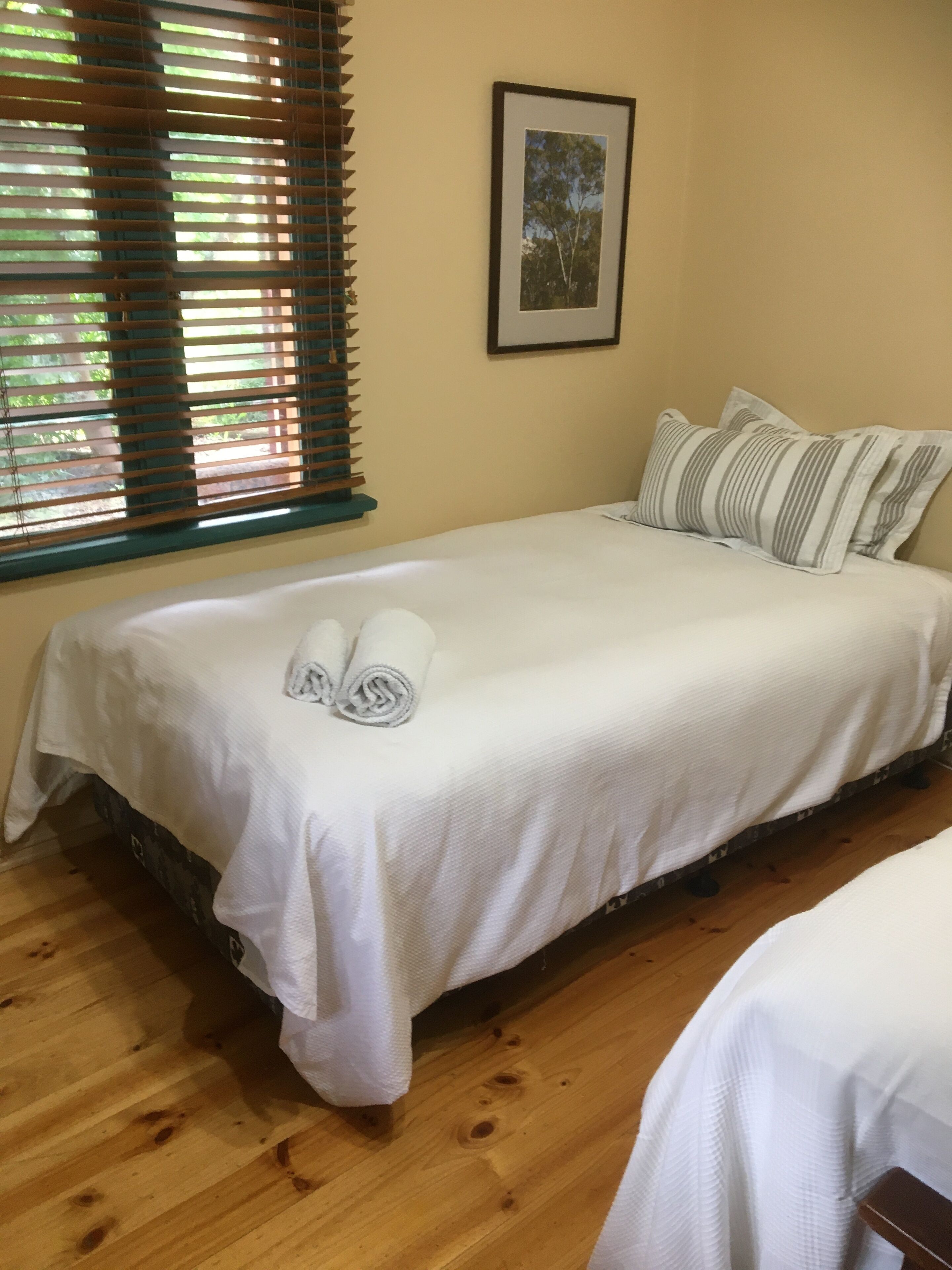 2 slaapkamers, een bureau, een strijkplank/strijkijzer, gratis wifi