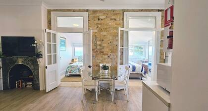 Dolphin & Whale beobachten Seaview Escape mit Zugang zum Strand (A8)