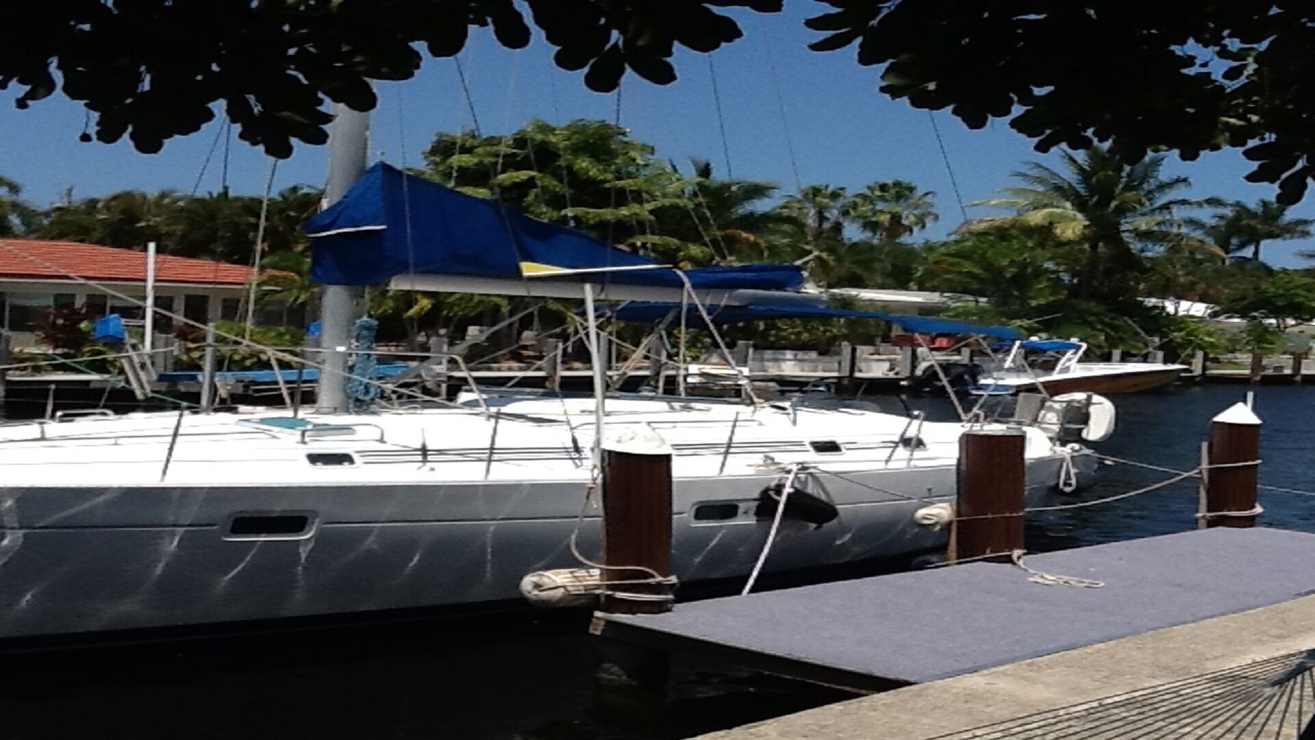 260  Waterfront apartment close to beach