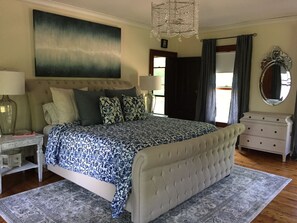 6 bedrooms, iron/ironing board, free WiFi, bed sheets