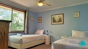 4 bedrooms, iron/ironing board, WiFi, bed sheets