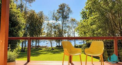 Wemberley Lakehouse- Absolute waterfront and pool