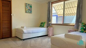 4 bedrooms, iron/ironing board, WiFi