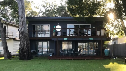 Absolute water jetty decks bbq’s kayaks billiards fab sunsets 55 min up freeway