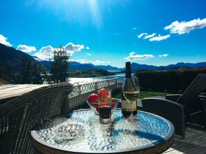 Outdoor dining - Charming House with a Fantastic View of Norway's Nature (Ørsta)