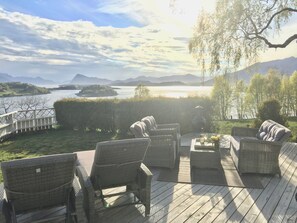 Terrace/patio - Charming House with a Fantastic View of Norway's Nature (Ørsta)