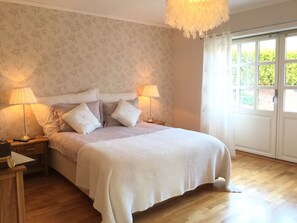 5 chambres, fer et planche à repasser, Wi-Fi, draps fournis