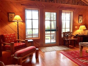 Interior - Elk Crest Cabin, Perfect Getaway in the Woods (Bigfork)