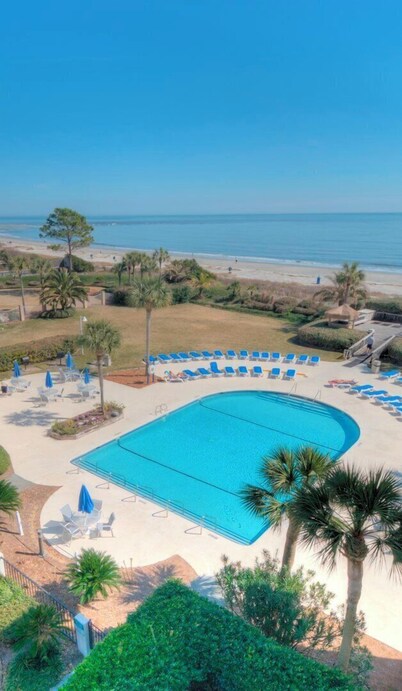 Beach Club 207, Oceanfront complex