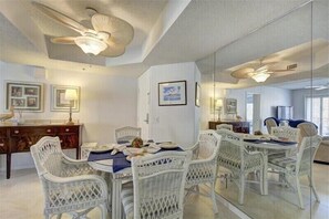 Dining - Beach Club 207, Oceanfront complex (St Simons Island)