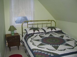 5 habitaciones, tabla de planchar con plancha, wifi y ropa de cama 