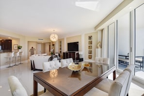 Dining - Ritz multi mil 17 flr lux priv beach access ocean view restaurant 2 pool 2 spas (Riviera Beach)