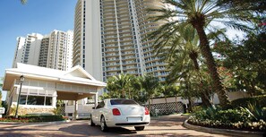 Property grounds - Ritz multi mil 17 flr lux priv beach access ocean view restaurant 2 pool 2 spas (Riviera Beach)