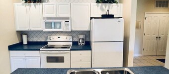 2 BDRM Sunset Beach Condo: Screened Patio with view of Jones/Byrd 10th hole.