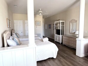 2 bedrooms, iron/ironing board, free WiFi, bed sheets - Sunset Beach Golf Retreat - 2BR Condo with 10th Hole Views (Sunset Beach)