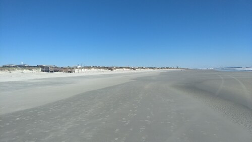 2 BDRM Sunset Beach Condo: Screened Patio with view of Jones/Byrd 10th hole.